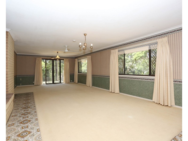 27 Candowie Crescent, Karana Downs QLD 4306