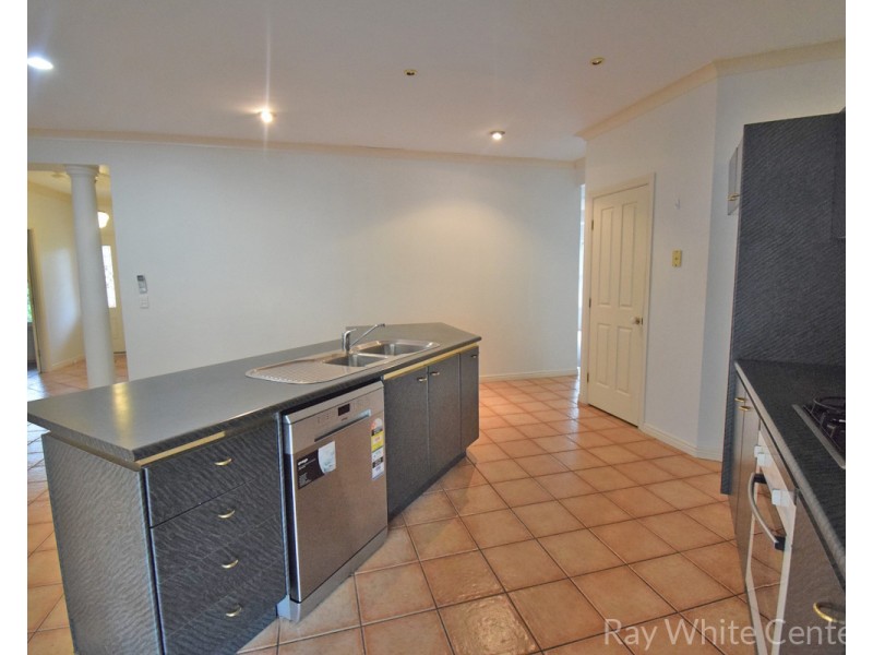 15 Strauss Place, Mount Ommaney QLD 4074