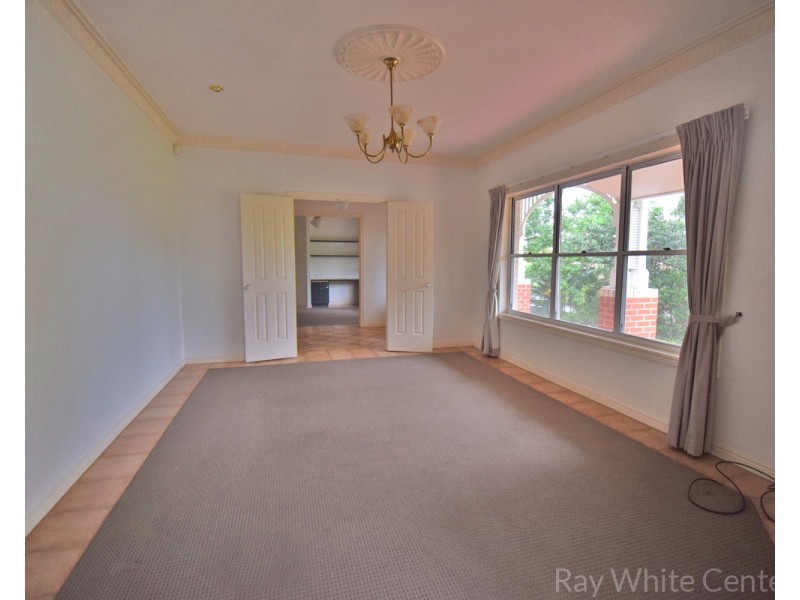 15 Strauss Place, Mount Ommaney QLD 4074