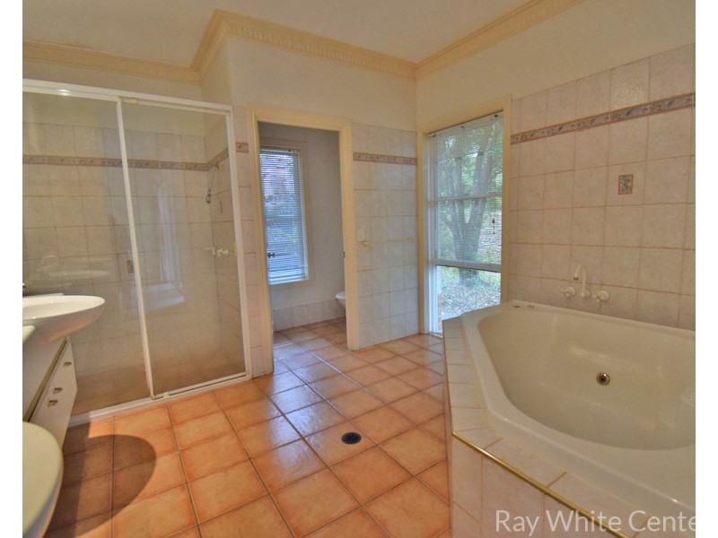 15 Strauss Place, Mount Ommaney QLD 4074