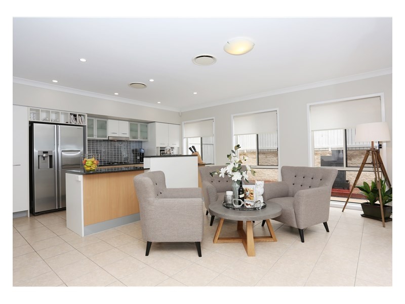 47 Greenway Circuit, Mount Ommaney QLD 4074