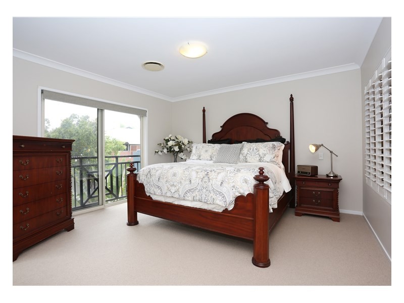 47 Greenway Circuit, Mount Ommaney QLD 4074