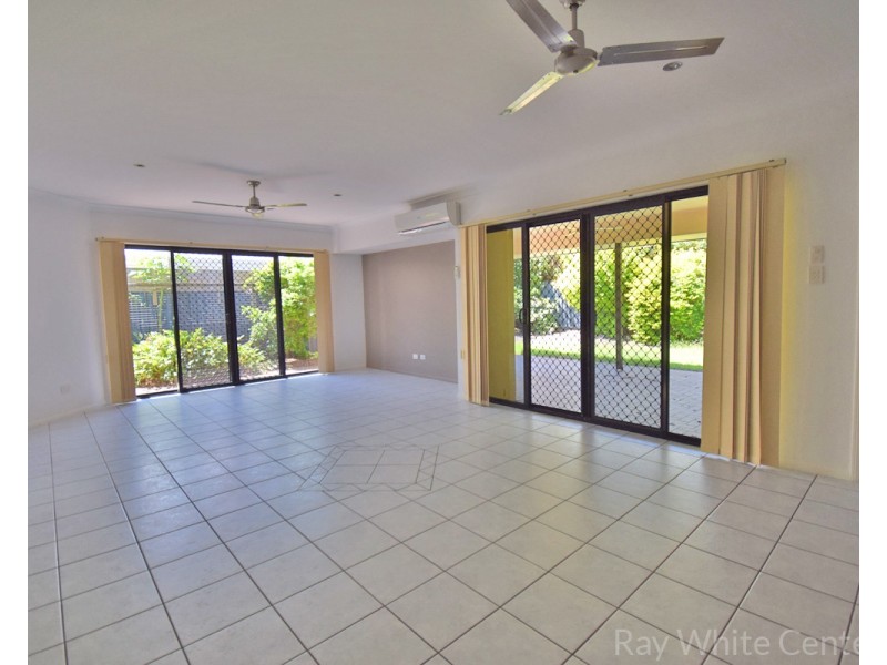 9 Brookeside Crescent, Seventeen Mile Rocks QLD 4073