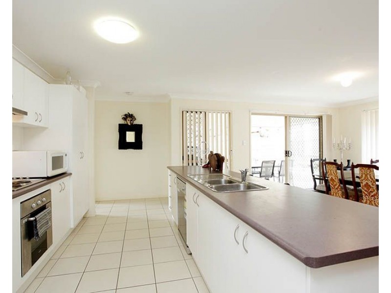 8 Eloise Place, Sumner QLD 4074