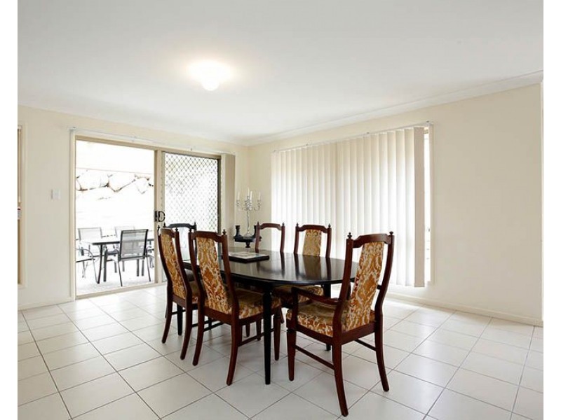 8 Eloise Place, Sumner QLD 4074