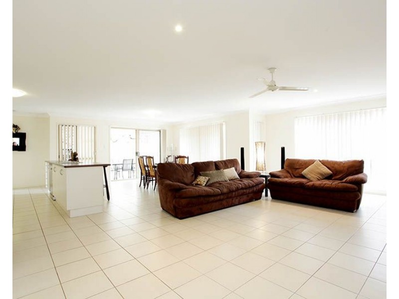 8 Eloise Place, Sumner QLD 4074