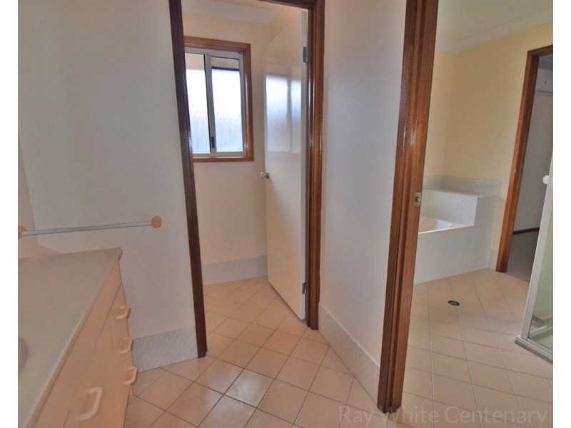 1 Hercules Place, Sinnamon Park QLD 4073