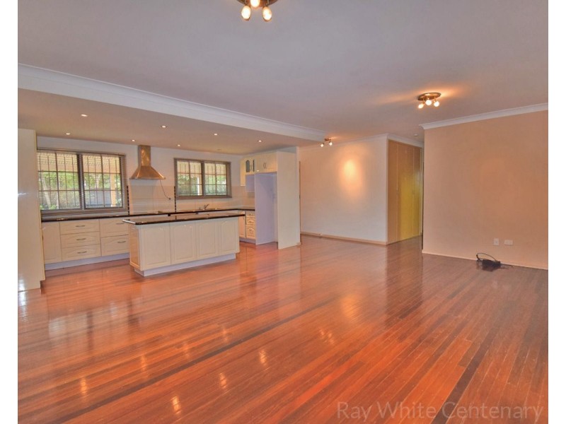 31 Kenmore Road, Kenmore QLD 4069