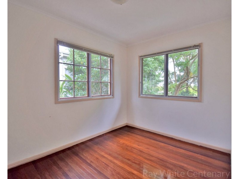31 Kenmore Road, Kenmore QLD 4069