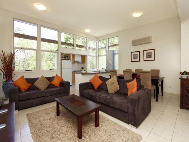 Mount Ommaney QLD 4074