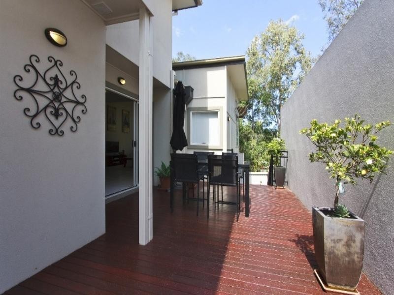 Mount Ommaney QLD 4074