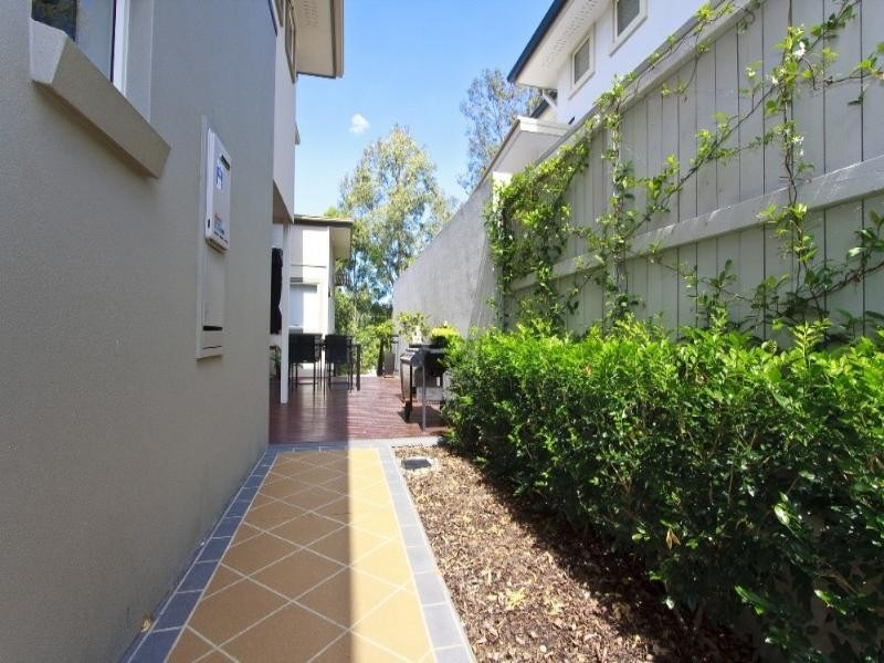 Mount Ommaney QLD 4074