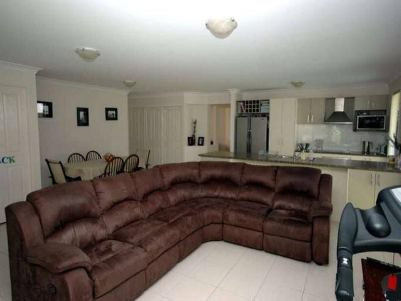 13 Highland Place, Forest Lake QLD 4078