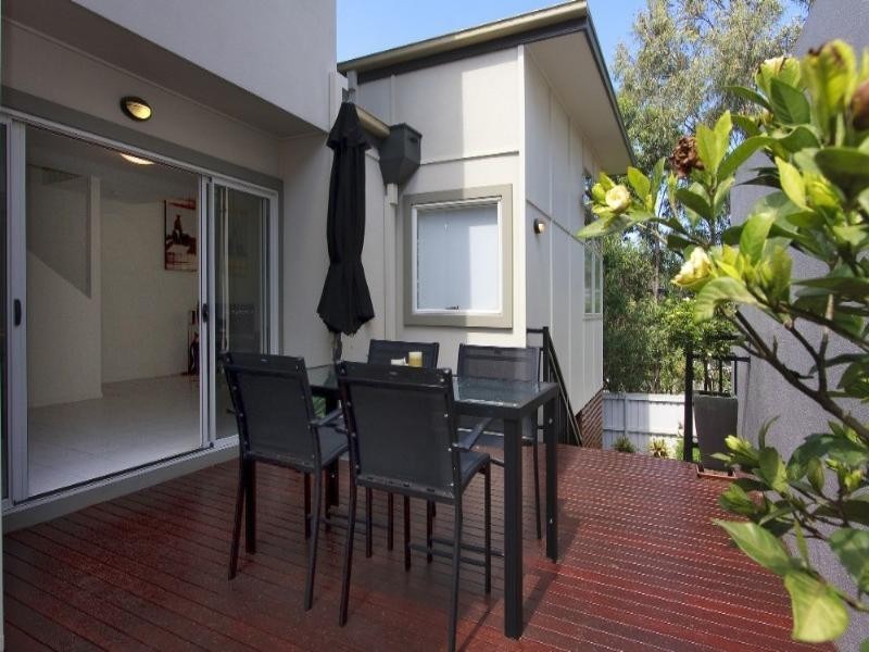 Mount Ommaney QLD 4074