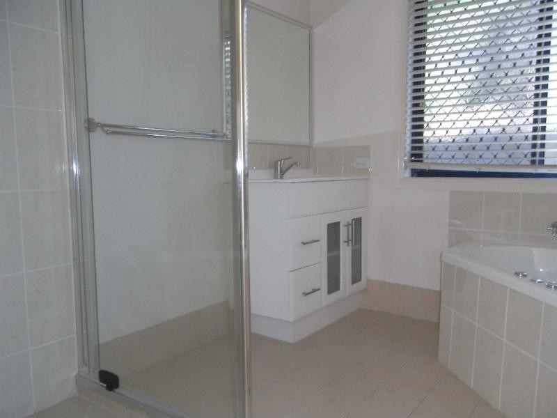 16 Jason Street, Sinnamon Park QLD 4073