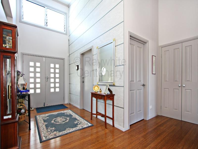 Seventeen Mile Rocks QLD 4073