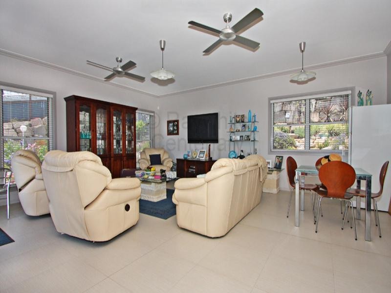 Seventeen Mile Rocks QLD 4073