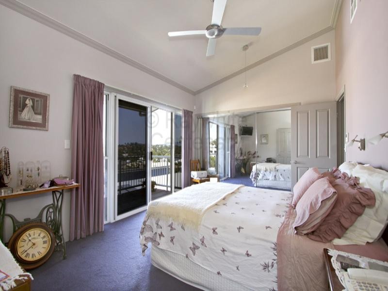 Seventeen Mile Rocks QLD 4073