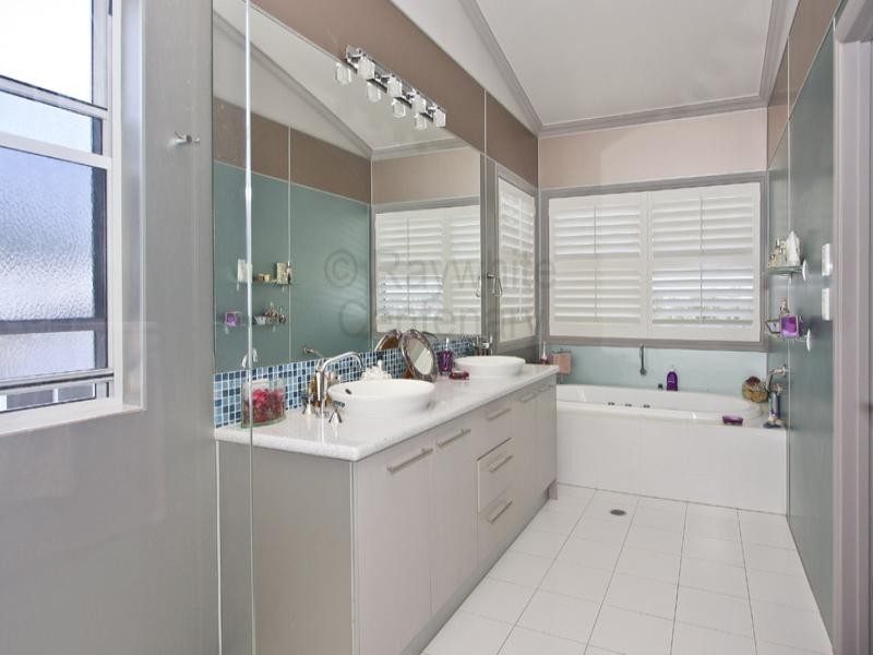 Seventeen Mile Rocks QLD 4073