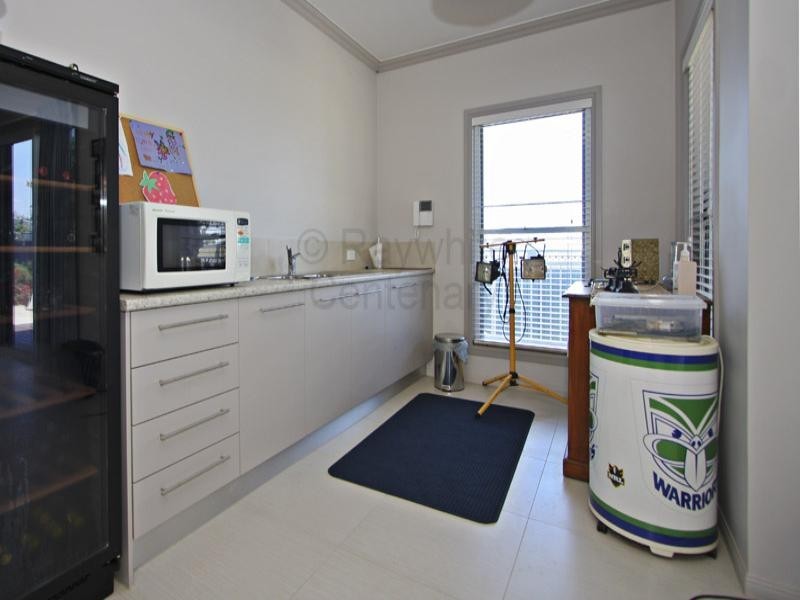 Seventeen Mile Rocks QLD 4073