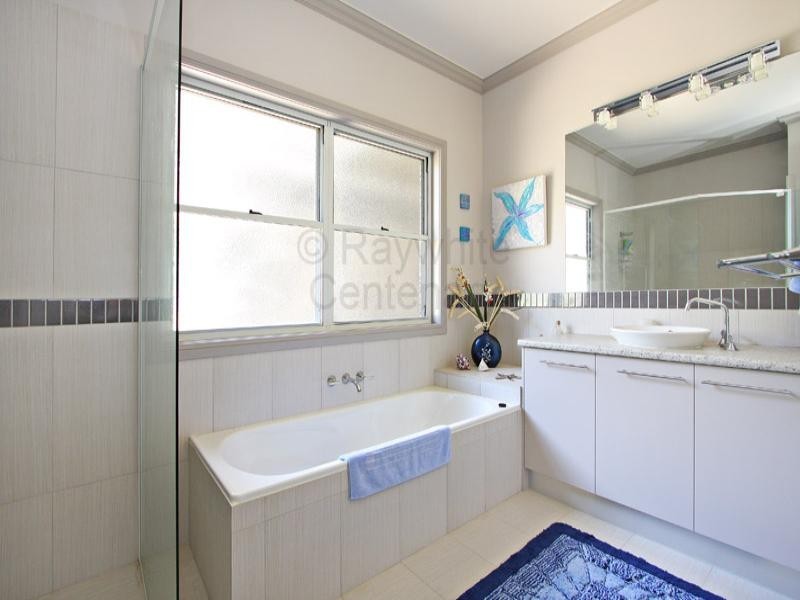 Seventeen Mile Rocks QLD 4073