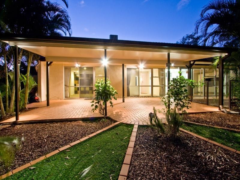 10 Hannah Street, Mount Ommaney QLD 4074