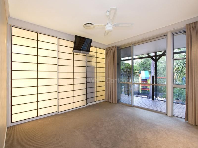 10 Hannah Street, Mount Ommaney QLD 4074