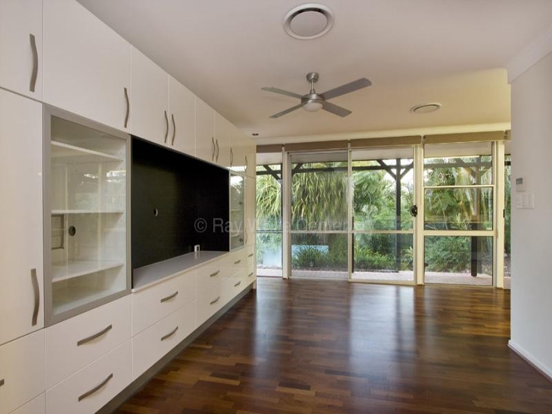 10 Hannah Street, Mount Ommaney QLD 4074