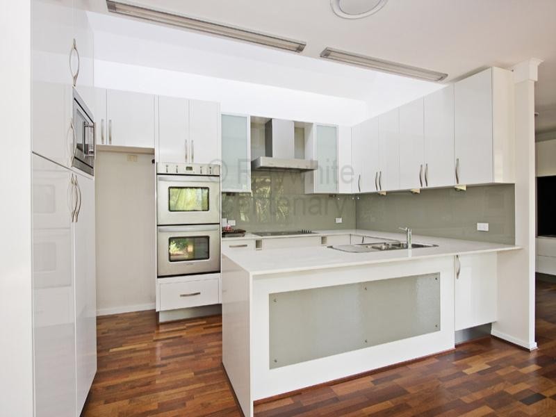 10 Hannah Street, Mount Ommaney QLD 4074