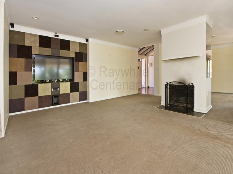 10 Hannah Street, Mount Ommaney QLD 4074