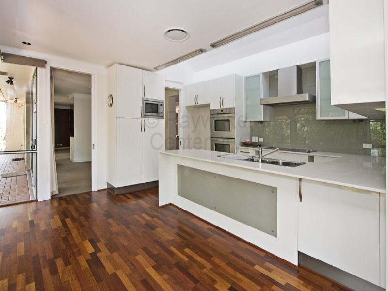 10 Hannah Street, Mount Ommaney QLD 4074