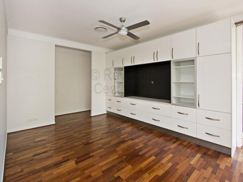 10 Hannah Street, Mount Ommaney QLD 4074