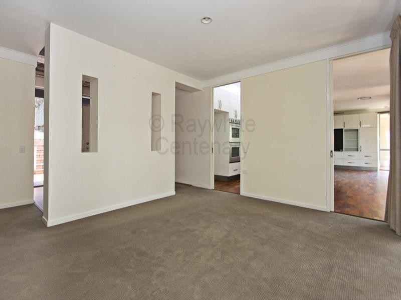 10 Hannah Street, Mount Ommaney QLD 4074