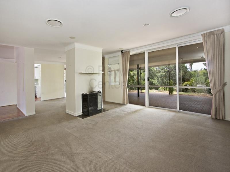 10 Hannah Street, Mount Ommaney QLD 4074