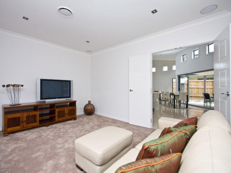 43 Condamine Drive, Sinnamon Park QLD 4073