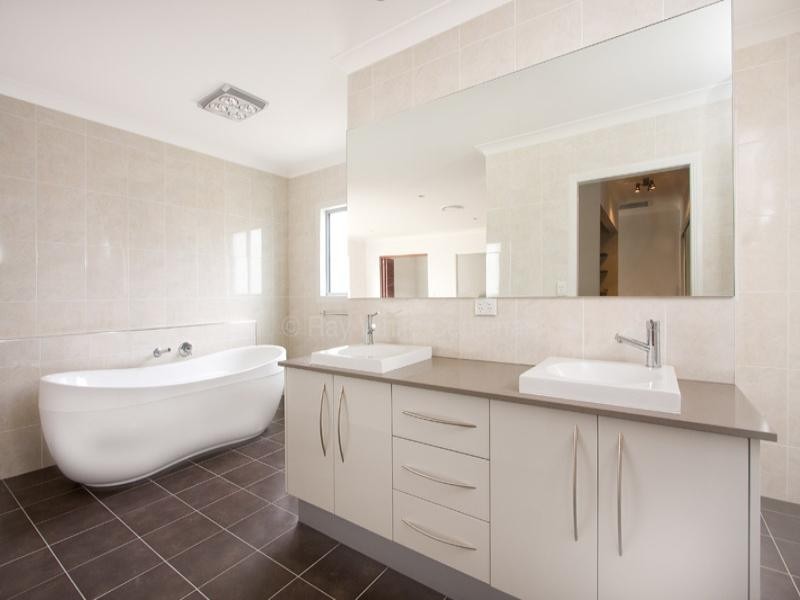 43 Condamine Drive, Sinnamon Park QLD 4073