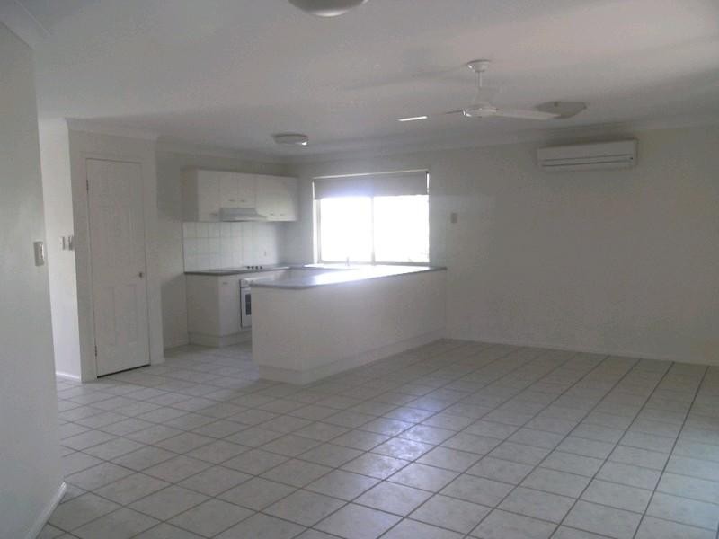 2 Chatfield Close, Oxley QLD 4075