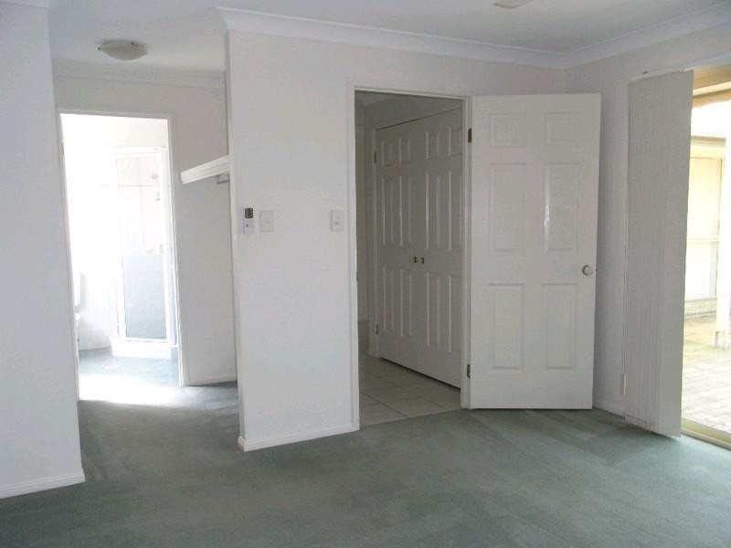 2 Chatfield Close, Oxley QLD 4075