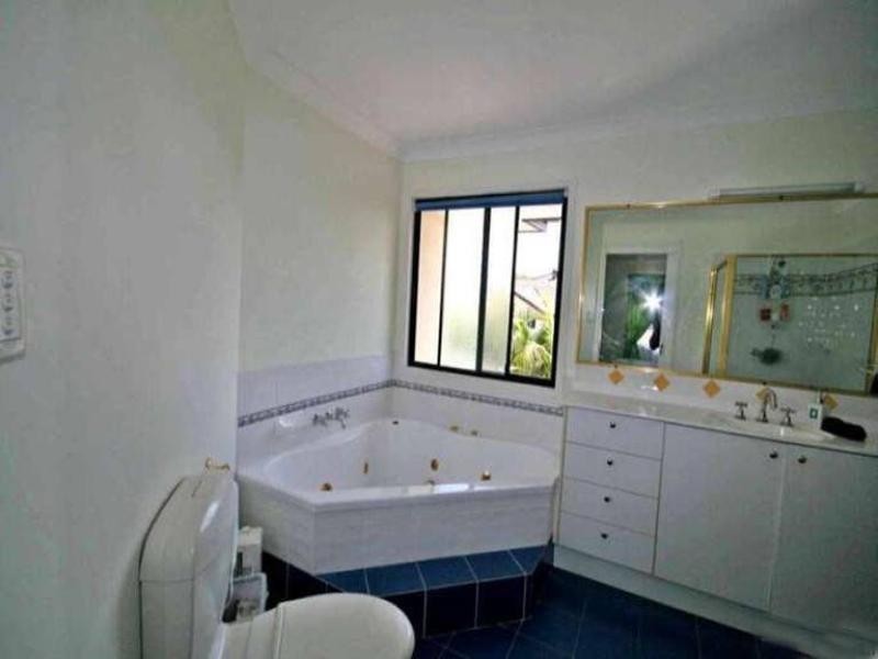 7 Cowal Close, Westlake QLD 4074