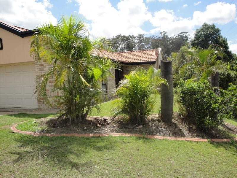 1 Spurs Place, Sumner QLD 4074