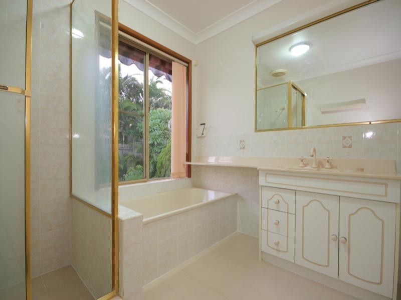 16 Baikal Place, Westlake QLD 4074