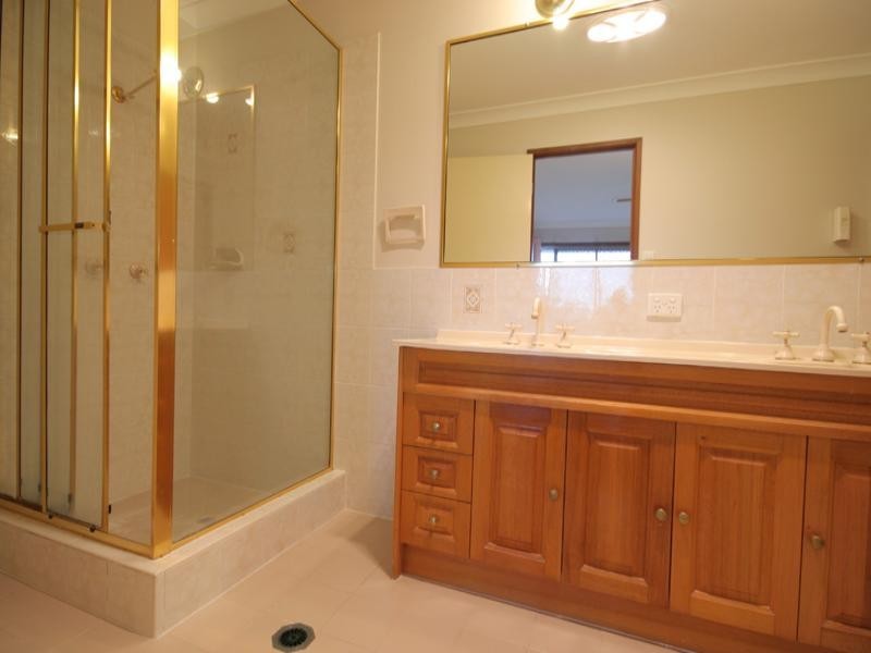 16 Baikal Place, Westlake QLD 4074