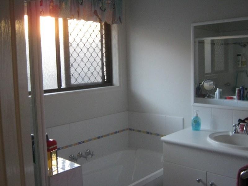 3 Leonie Place, Doolandella QLD 4077