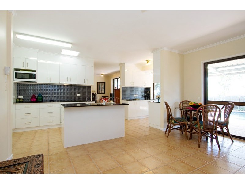 8 Apunya Close, Riverhills QLD 4074