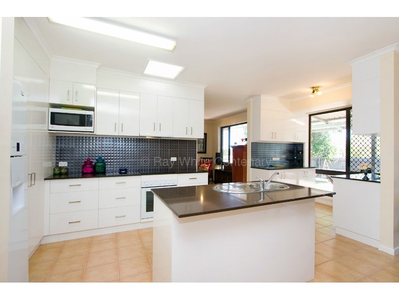 8 Apunya Close, Riverhills QLD 4074