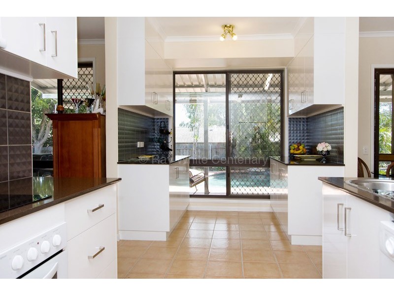 8 Apunya Close, Riverhills QLD 4074