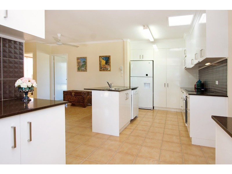 8 Apunya Close, Riverhills QLD 4074