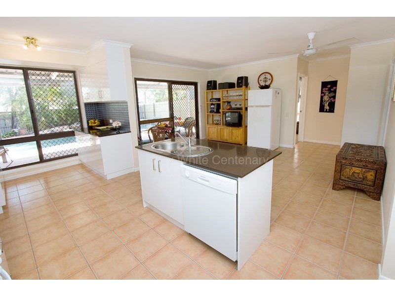 8 Apunya Close, Riverhills QLD 4074