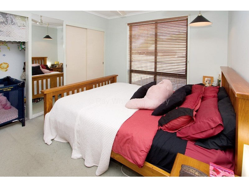 8 Apunya Close, Riverhills QLD 4074