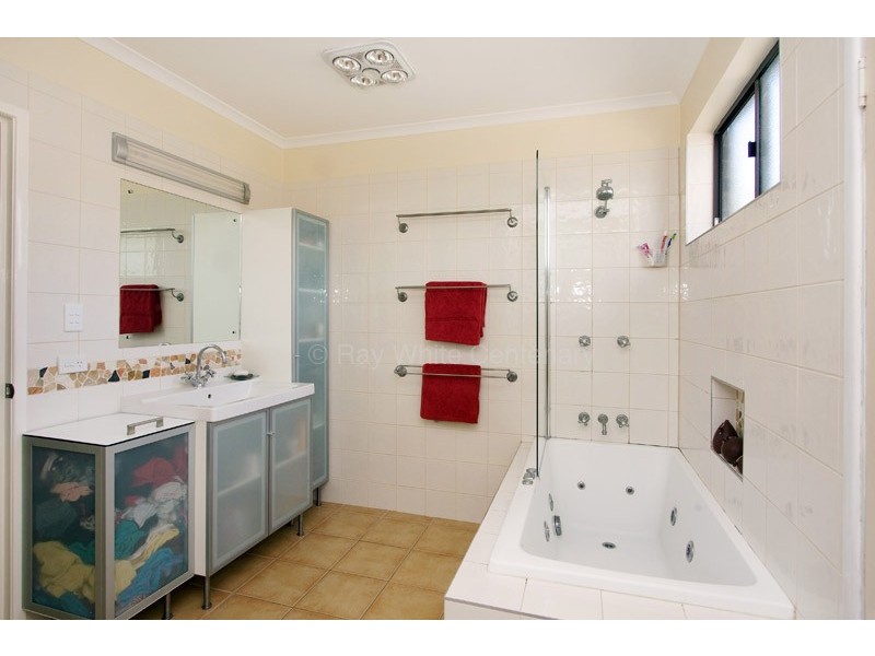 8 Apunya Close, Riverhills QLD 4074